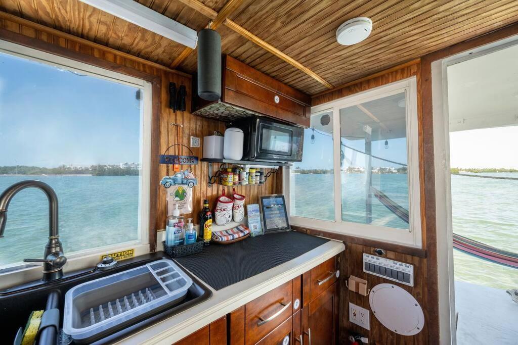 فندق Beautiful Houseboat In كي وست المظهر الخارجي الصورة