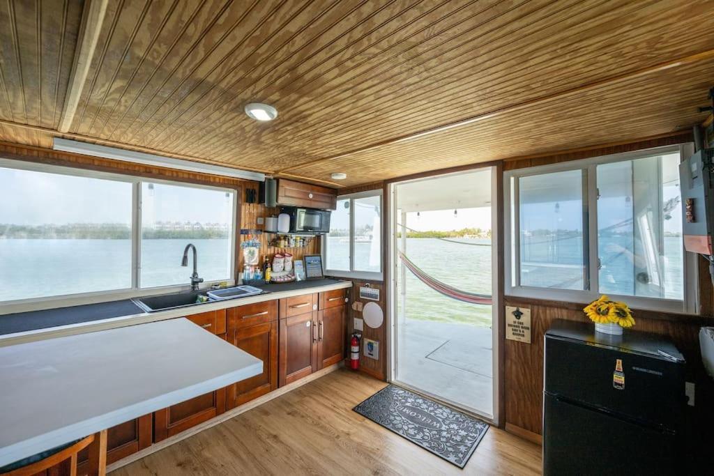 فندق Beautiful Houseboat In كي وست المظهر الخارجي الصورة